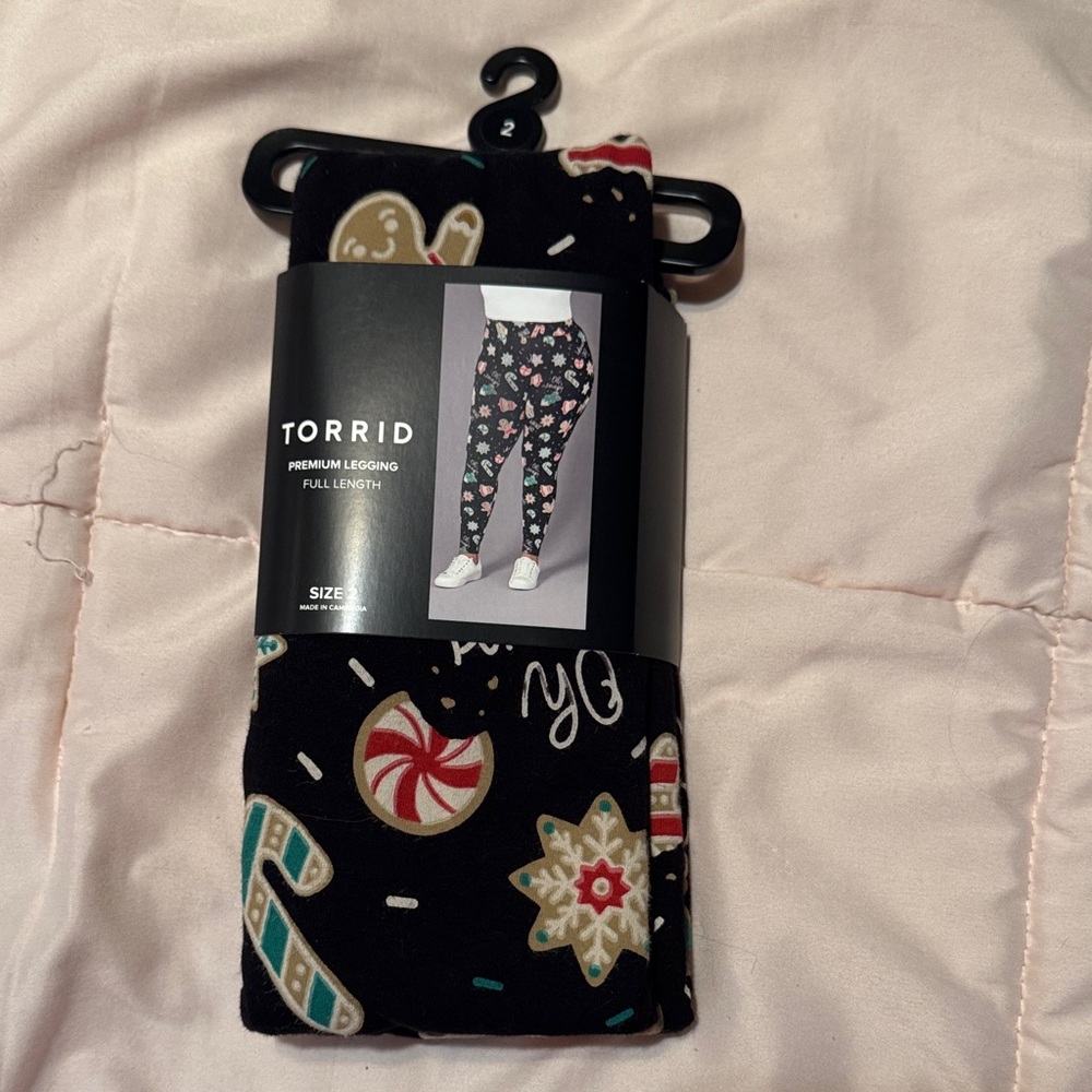 NWT Torrid SIZE 2 Black Festive Leggings with Holiday Motifs